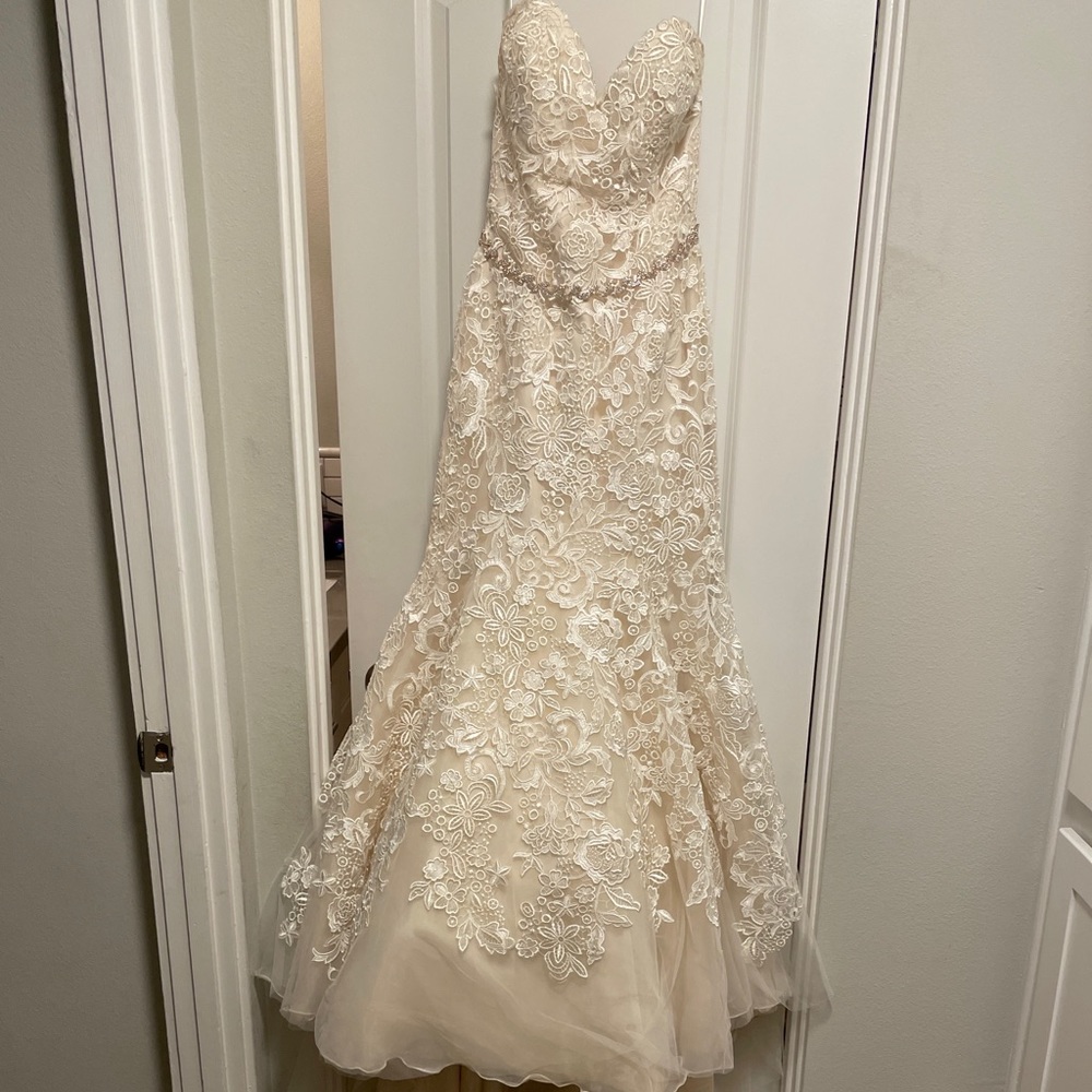 Size 4 lace appliqué wedding dress - Bonny Bridal